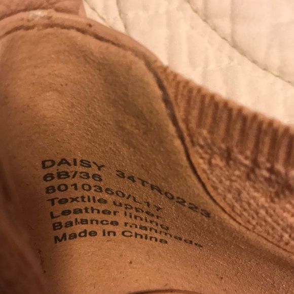 Super soft Taryn Rose shoes - Picture 4 of 8